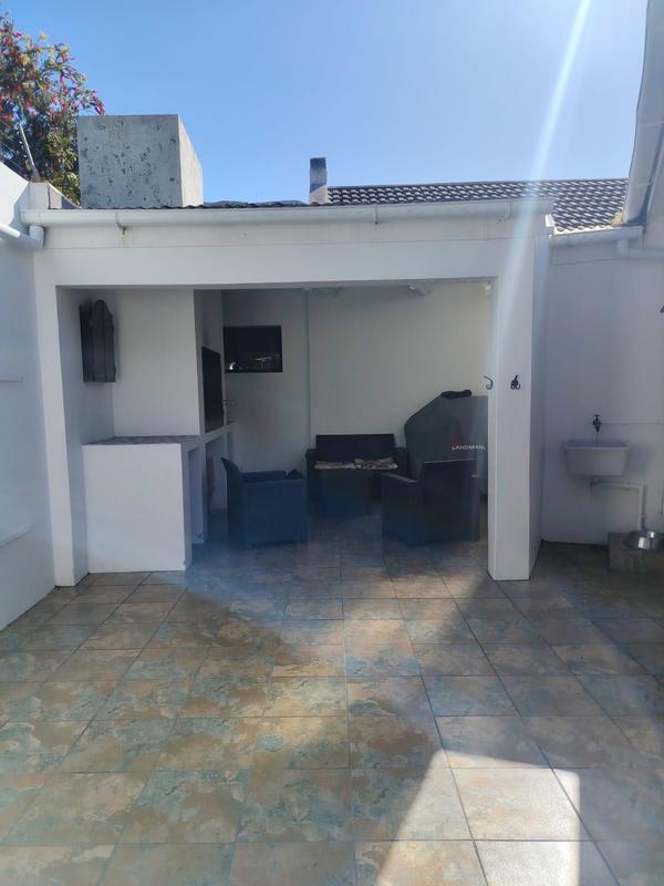 To Let 4 Bedroom Property for Rent in Onrus Western Cape
